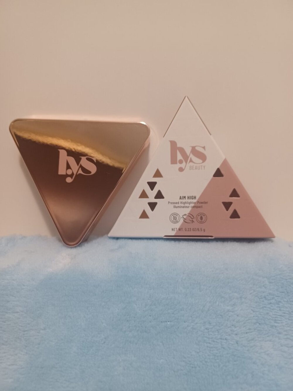 LYS PRESSED HIGHLIGHTER POWDER/SHADE IS BRAVE CHAMPAGNE
